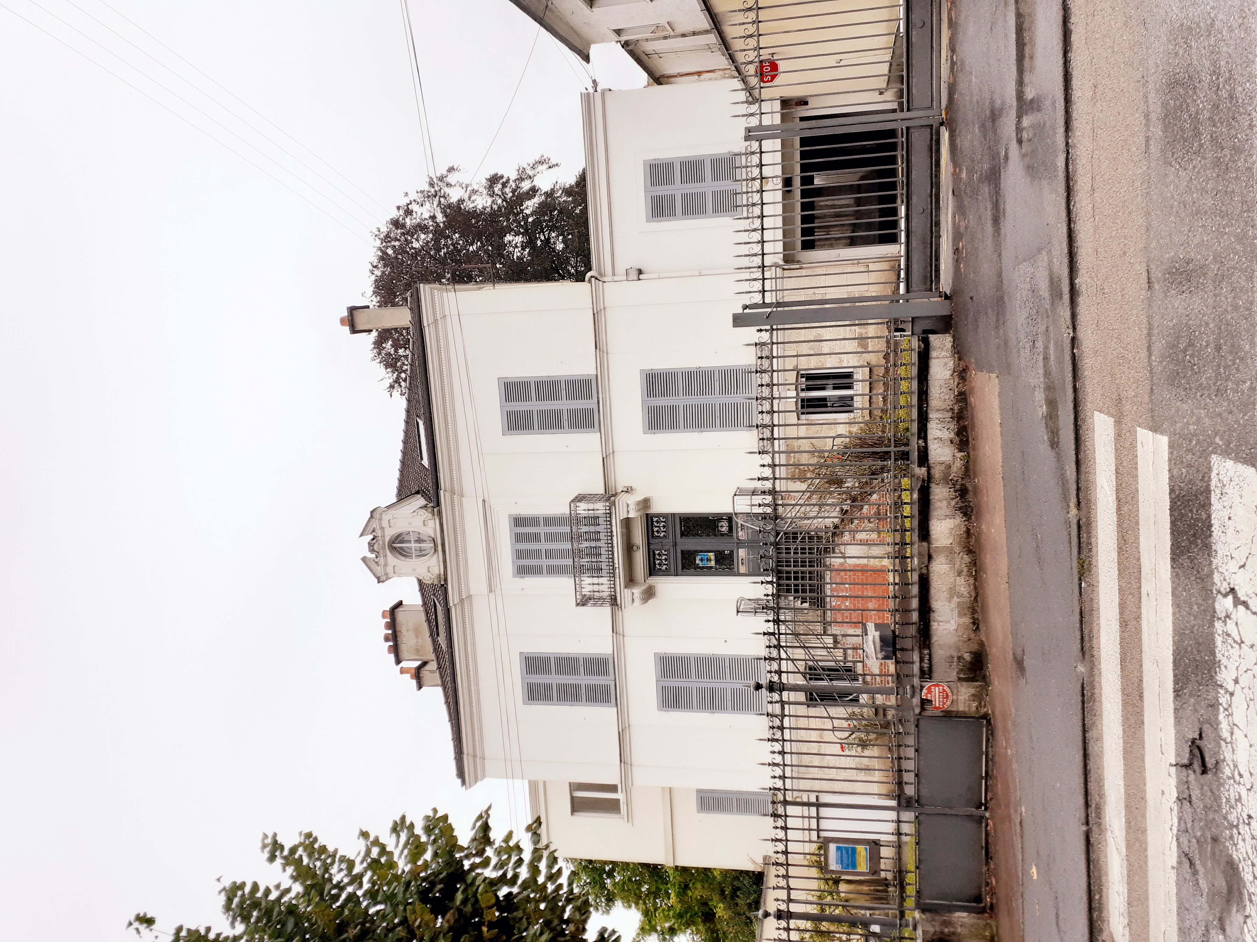 Photo décrivant le bien Immeuble De Bureau Type Maison De Maître D'environ 423 M² à Château Thierry à Une Heure De Paris