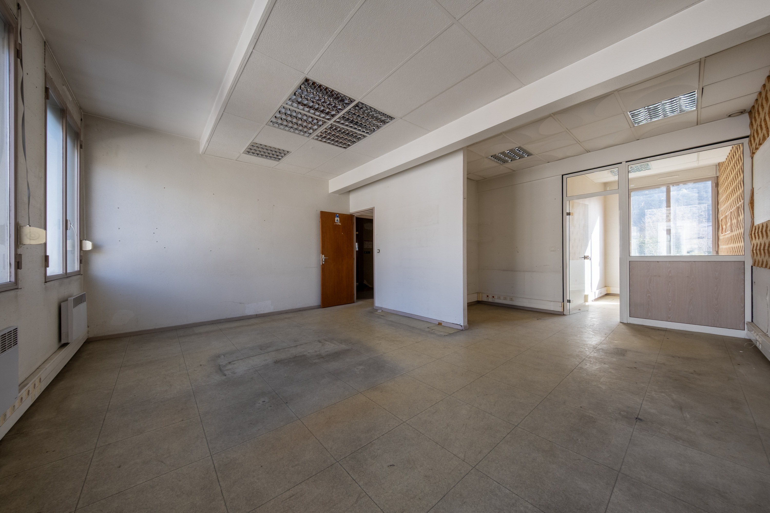 Photo décrivant le bien Cession D'un Immeuble à Usage De Bureaux Avec Parking Privatif - Centre-ville De Foix