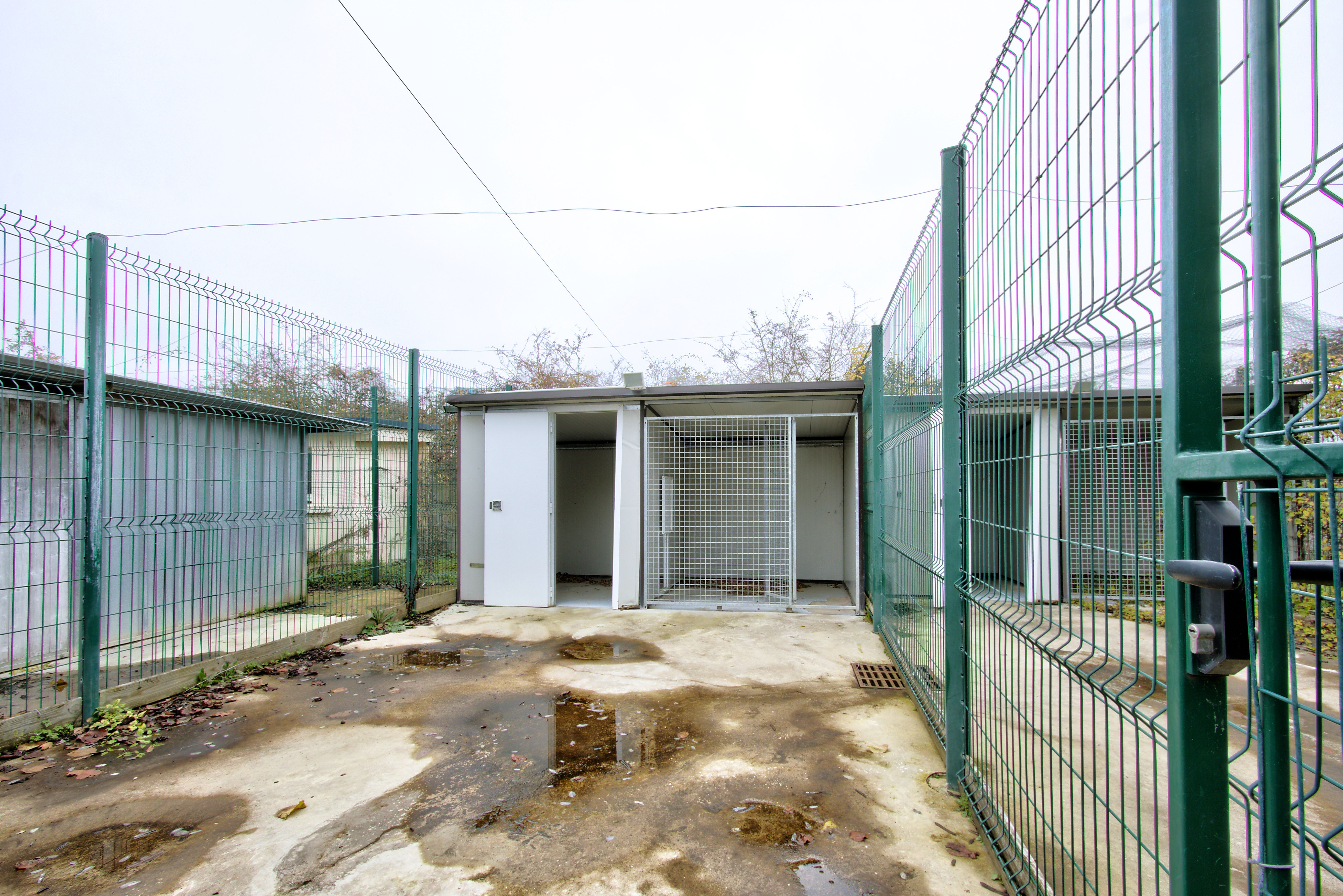 Photo décrivant le bien Terrain Clos De 657 M² Bâti Dans Une Zone Industrielle