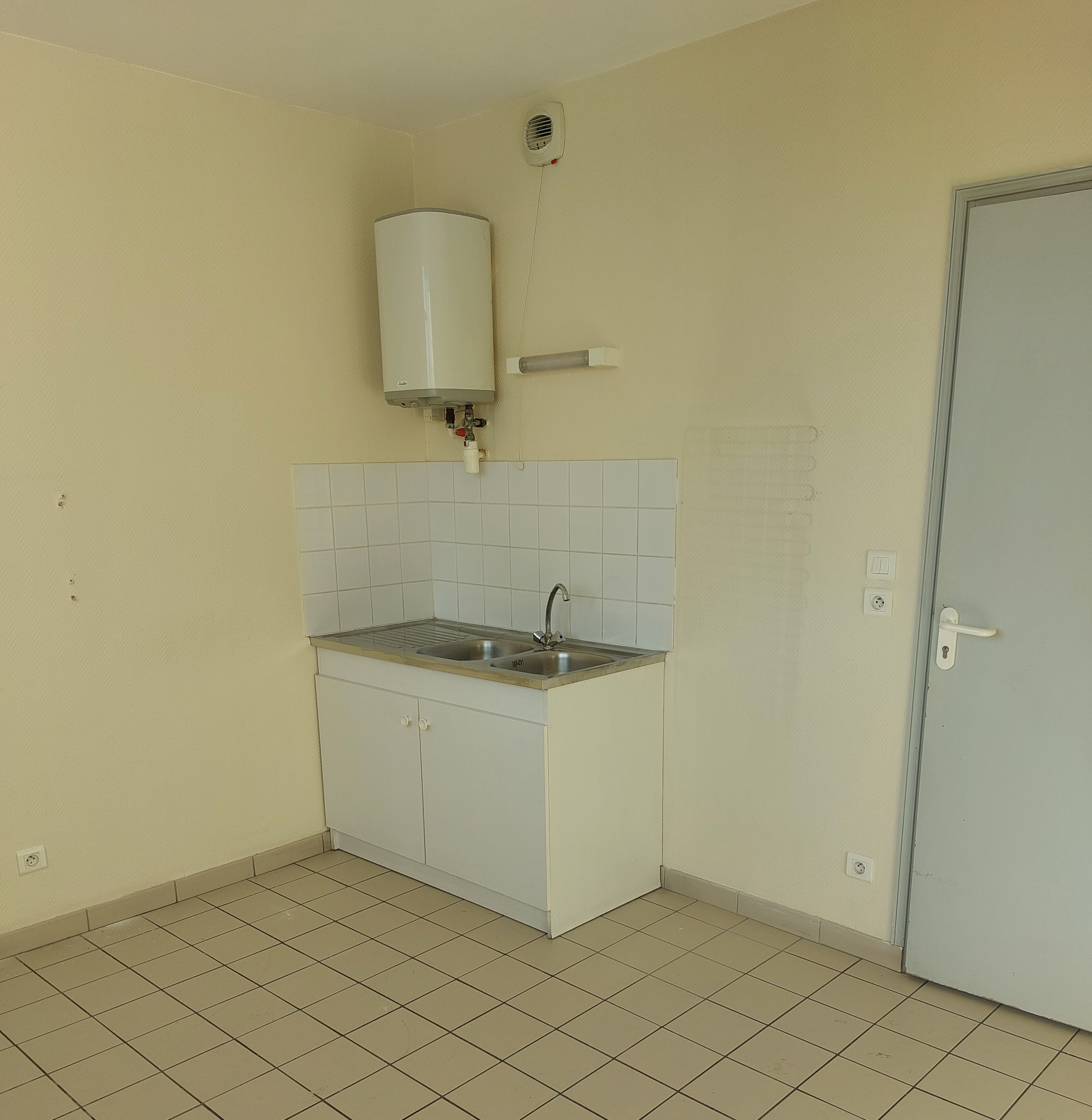 Photo décrivant le bien Immeuble De Bureau Type Maison De Maître D'environ 423 M² à Château Thierry à Une Heure De Paris