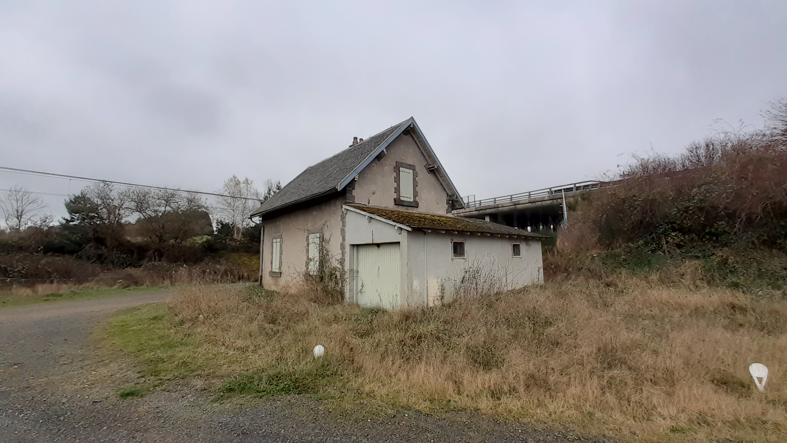 Photo décrivant le bien Maison De Garde-barrière à Ruynes En Margeride