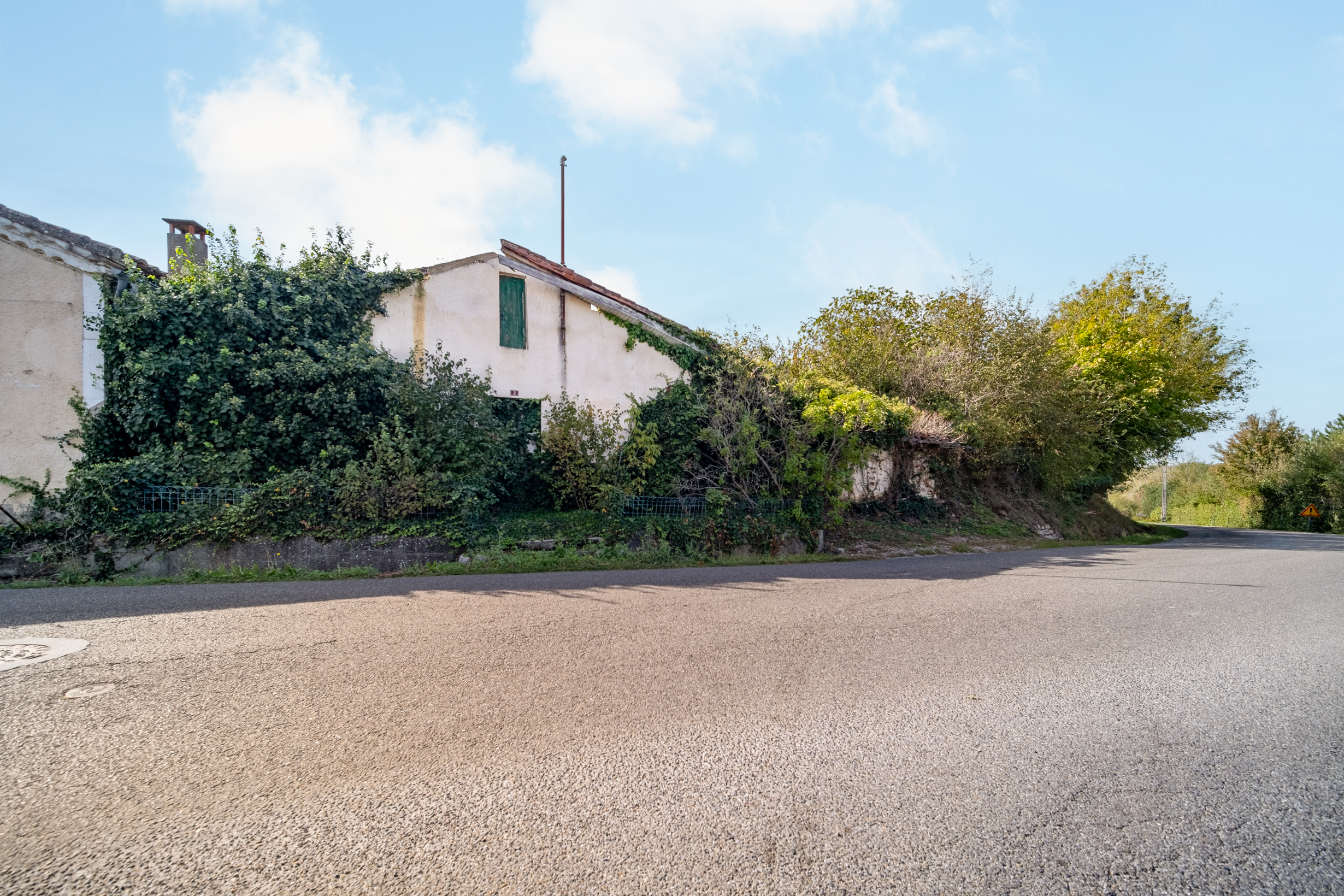 Photo décrivant le bien Maison En Ruine à Petit Prix.