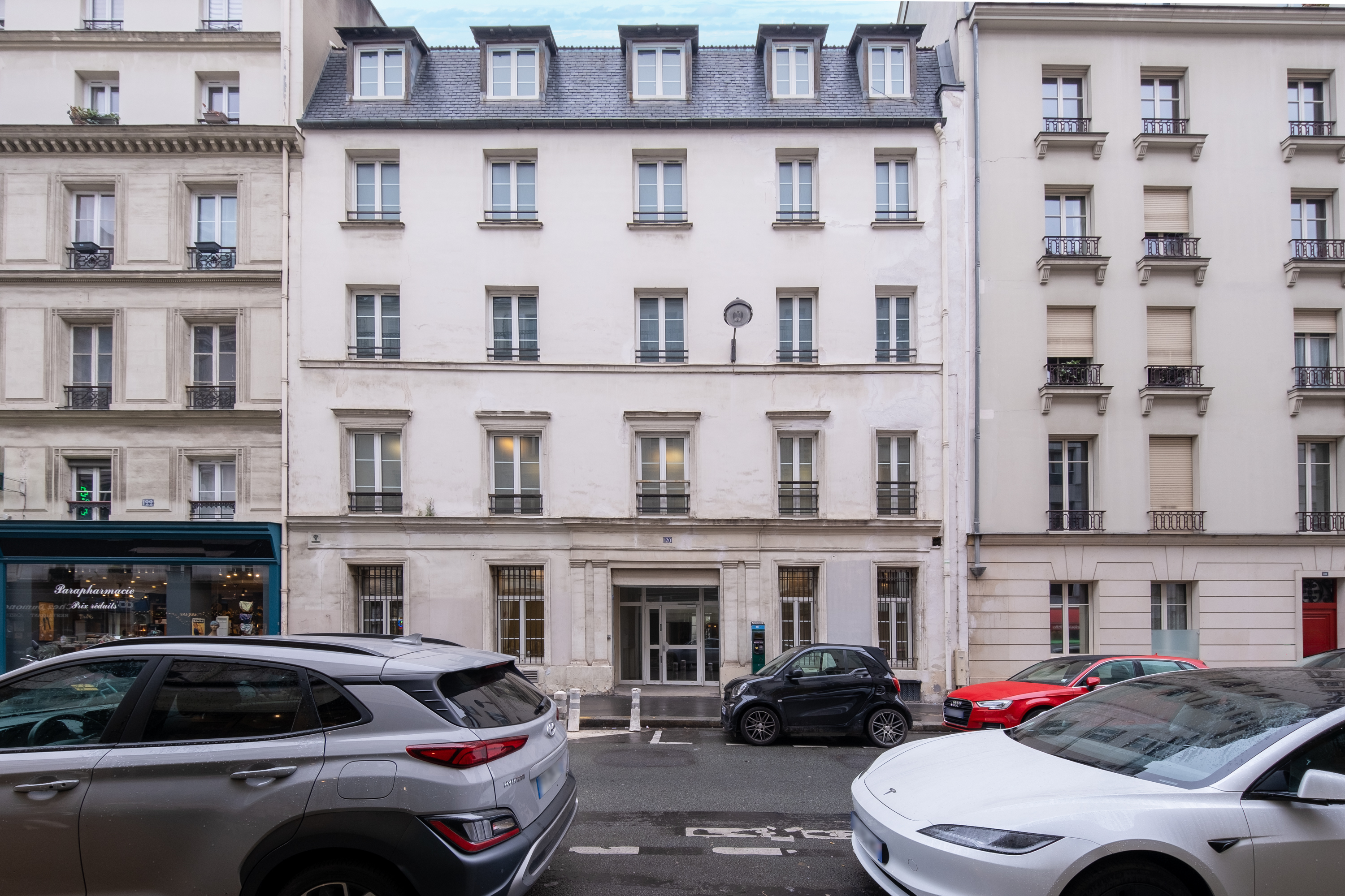 Photo décrivant le bien Immeuble De Bureaux + Stationnements