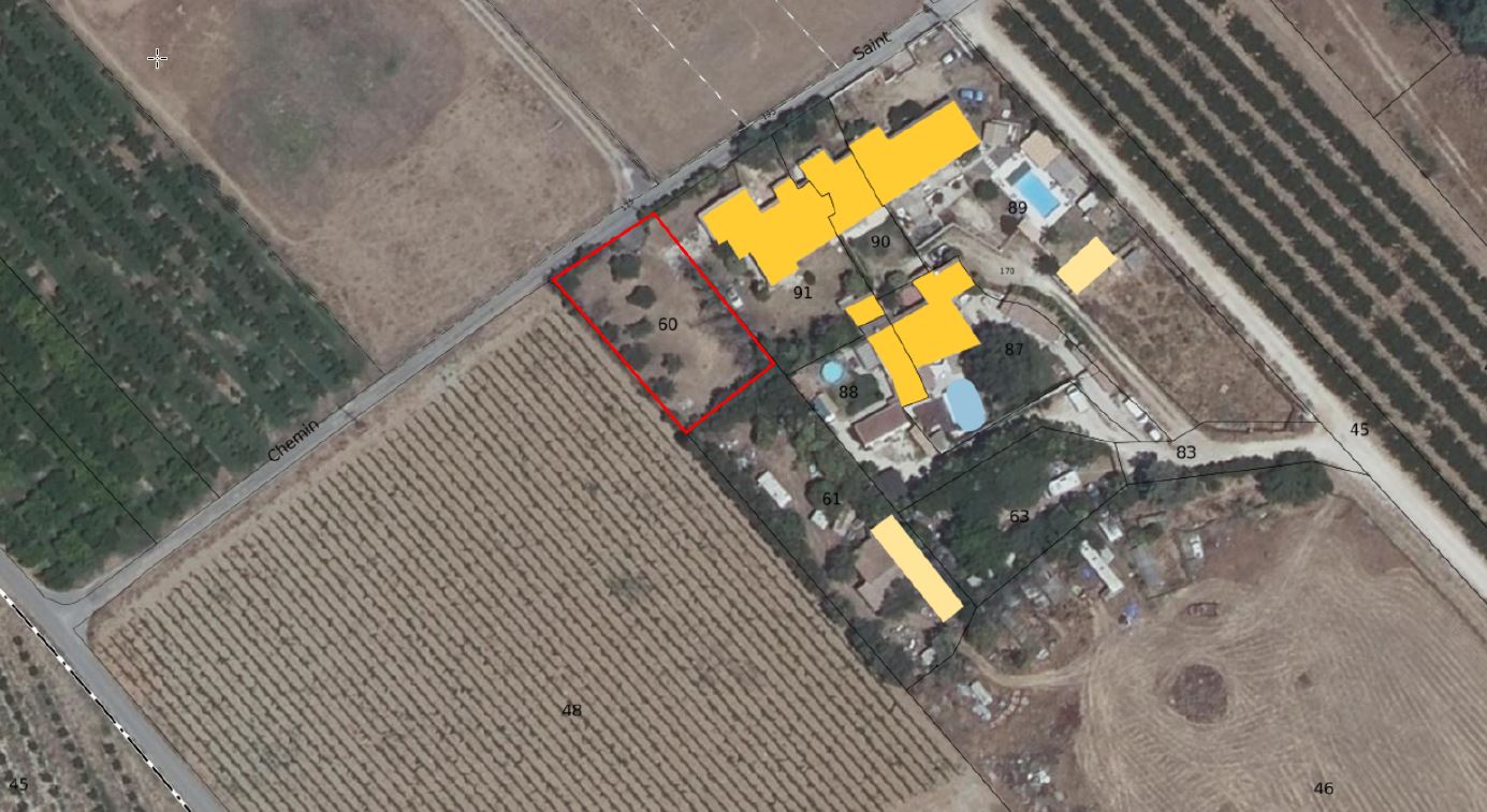 Photo décrivant le bien Vente d'une parcelle située dans la Commune de BEAUCAIRE (30)