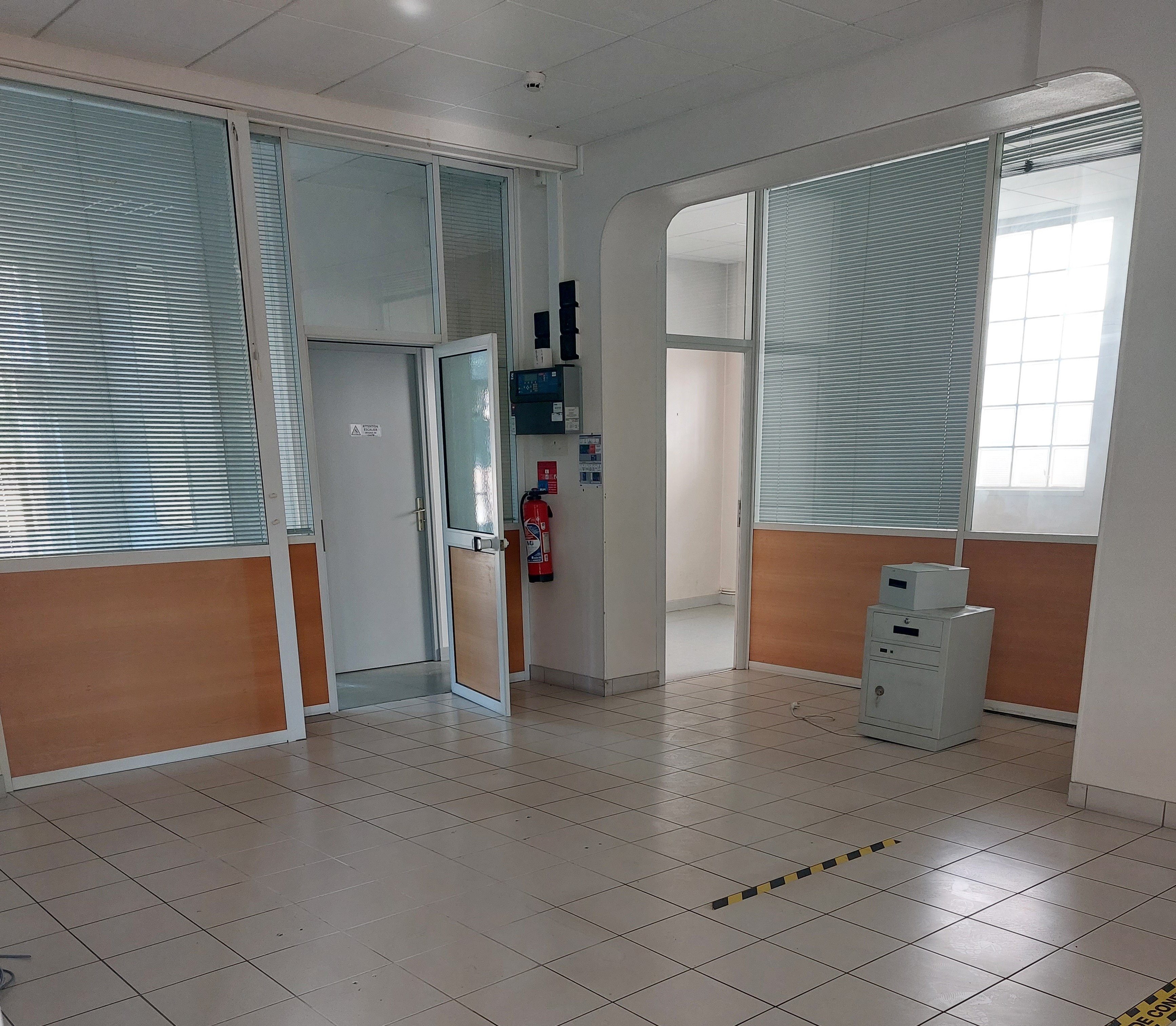 Photo décrivant le bien Immeuble De Bureau Type Maison De Maître D'environ 423 M² à Château Thierry à Une Heure De Paris