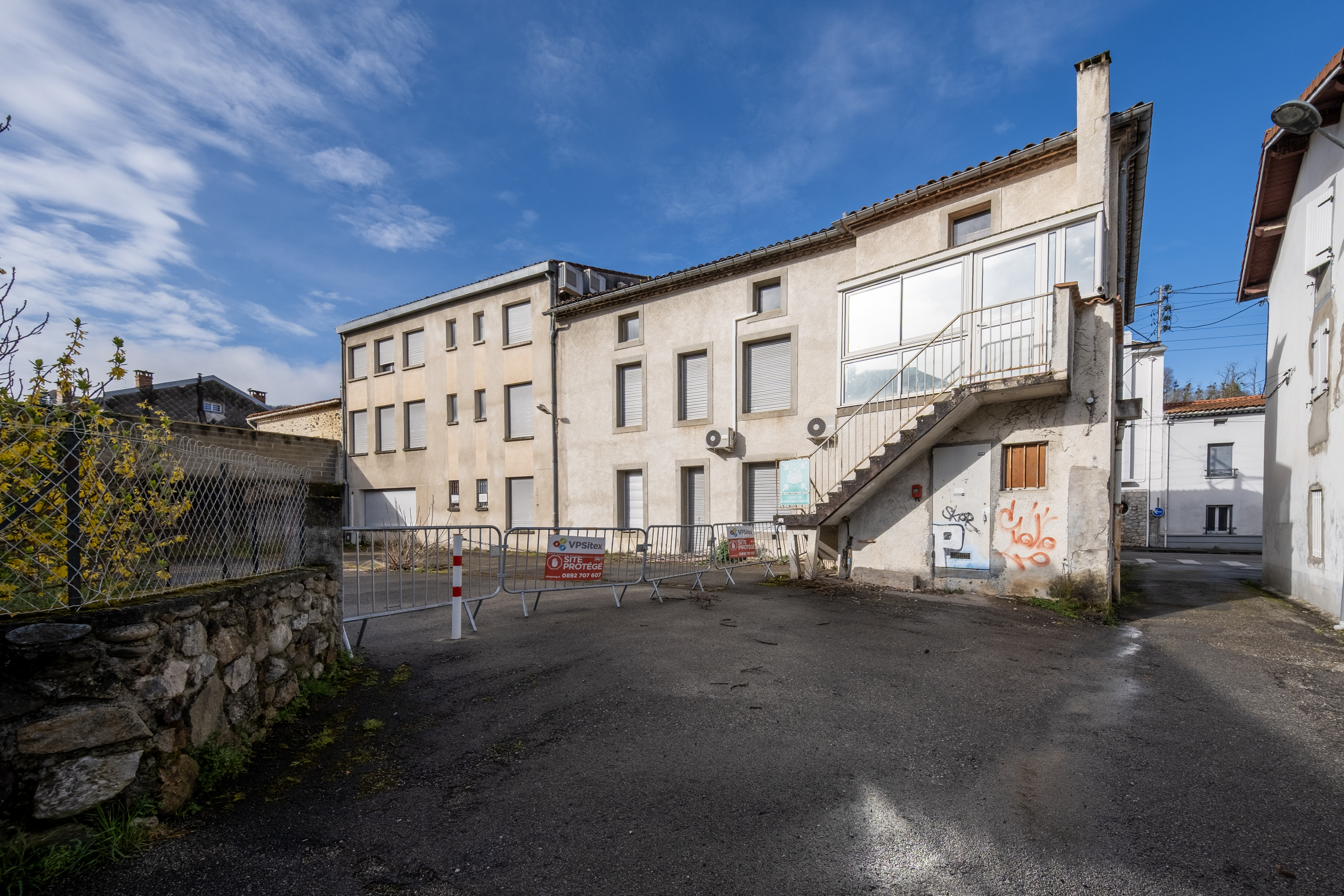 Photo décrivant le bien Cession D'un Immeuble à Usage De Bureaux Avec Parking Privatif - Centre-ville De Foix