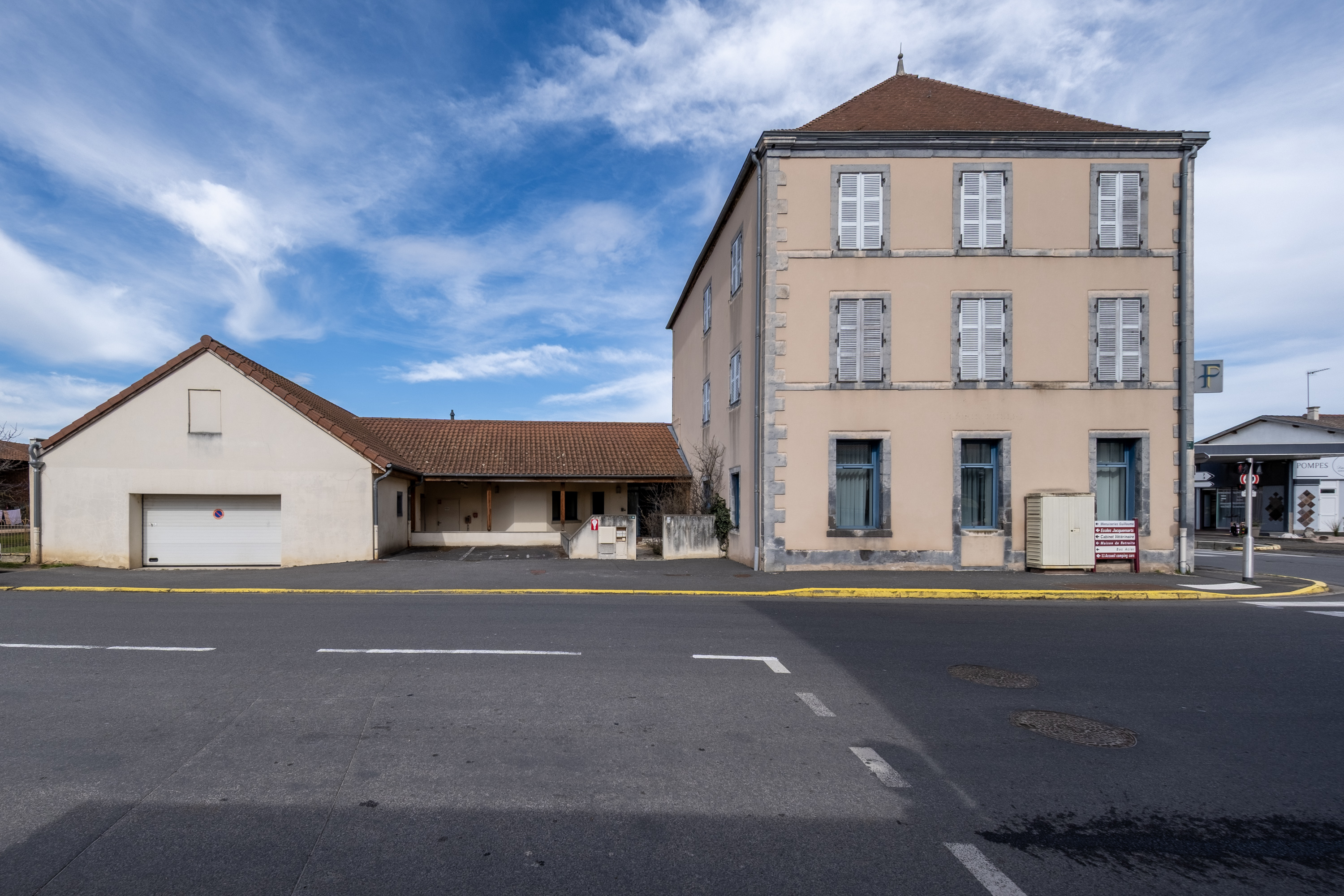 Photo décrivant le bien Immeuble Mixte Grande Rue à Aigueperse