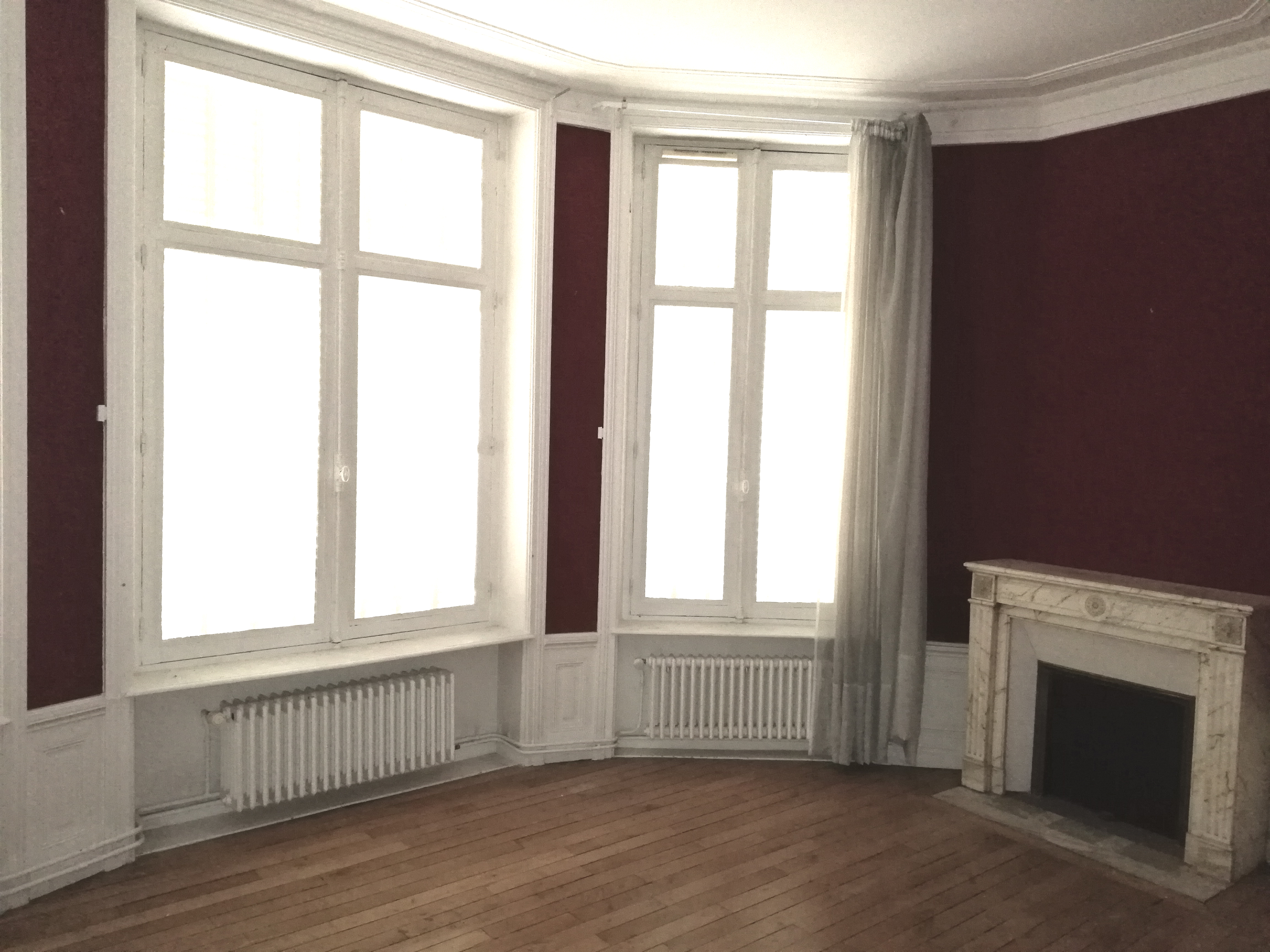 Photo décrivant le bien Bel Appartement De 8 Pièces Principales Situé Dans Un Immeuble De Style Art-deco