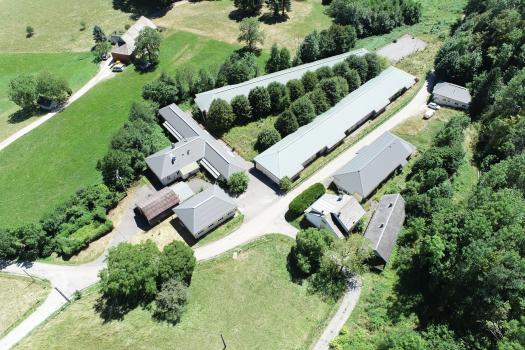 Photo décrivant le bien Ensemble immobilier d'une superficie de 10 157 m² sur la commune de Vimines (73)