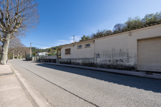 Photo décrivant le bien Locaux D'activité Et Espace De Stationnement