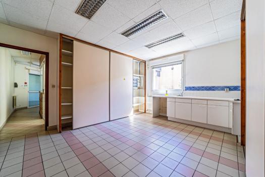 Photo décrivant le bien Immeuble De Bureau Situé à Un Emplacement Stratégique Proche D'evreux