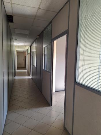 Photo décrivant le bien Au Coeur D' Epernay - Bâtiment à Usage De Bureaux Avec Parc