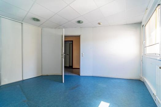 Photo décrivant le bien Immeuble De Bureau Situé à Un Emplacement Stratégique Proche D'evreux