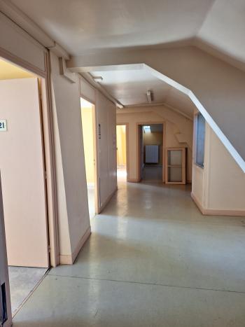 Photo décrivant le bien Au Coeur D' Epernay - Bâtiment à Usage De Bureaux Avec Parc