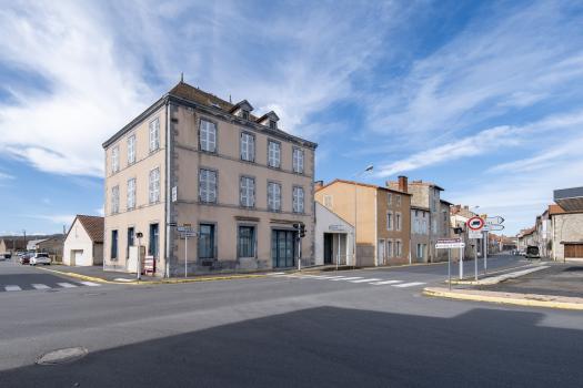 Photo décrivant le bien Immeuble Mixte Grande Rue à Aigueperse