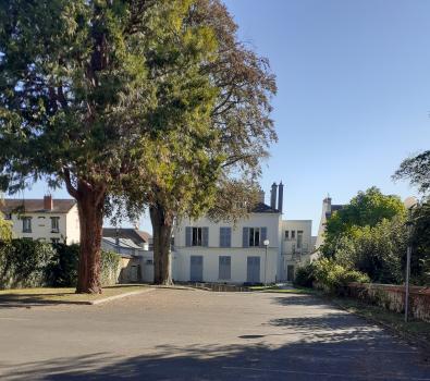 Photo décrivant le bien Immeuble De Bureau Type Maison De Maître D'environ 423 M² à Château Thierry à Une Heure De Paris