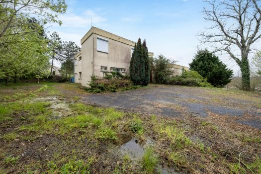 Photo décrivant le bien Bureaux Et Espace Vert à Port-ste-marie (47)