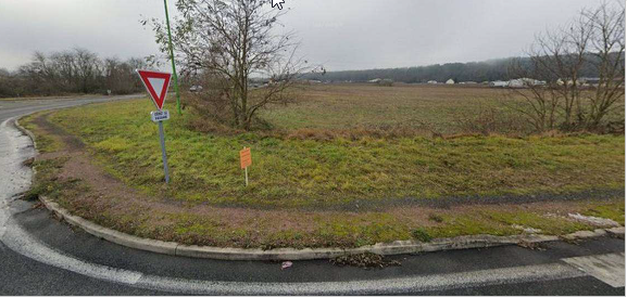 Photo décrivant le bien Bande De Terrain En Bordure De Route