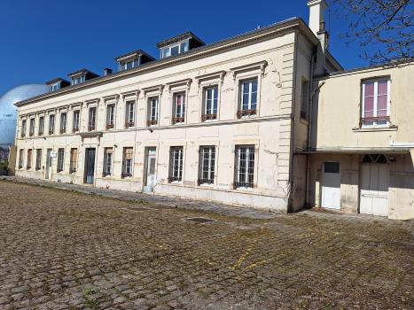 Photo décrivant le bien Au Coeur D' Epernay - Bâtiment à Usage De Bureaux Avec Parc