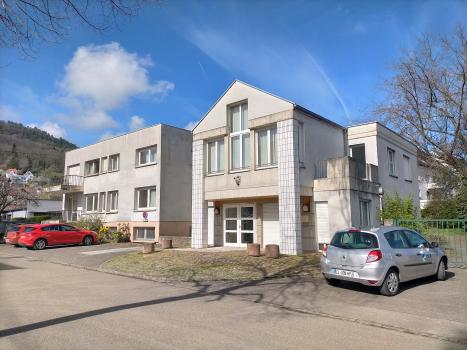 Photo décrivant le bien Immeuble De Bureau D'environ 400m² Avec Garage Et Terrain, Idéalement Situé à Guebwiller