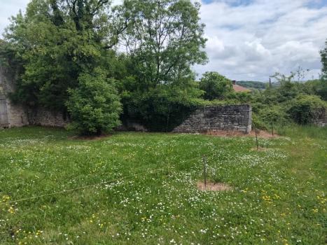 Photo décrivant le bien Maison En Ruine Et Une Parcelle Nue