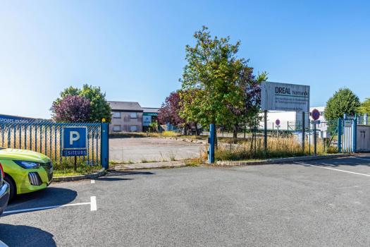 Photo décrivant le bien Immeuble De Bureau Situé à Un Emplacement Stratégique Proche D'evreux