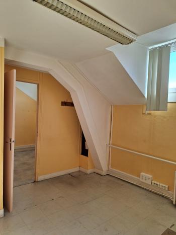 Photo décrivant le bien Au Coeur D' Epernay - Bâtiment à Usage De Bureaux Avec Parc