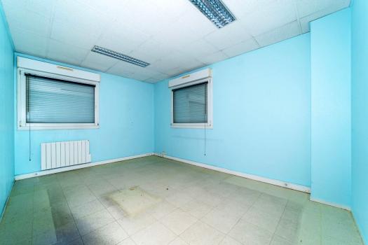 Photo décrivant le bien Immeuble De Bureau Situé à Un Emplacement Stratégique Proche D'evreux