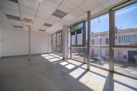 Photo décrivant le bien Locaux De Bureaux à Vendre à La Seyne Sur Mer