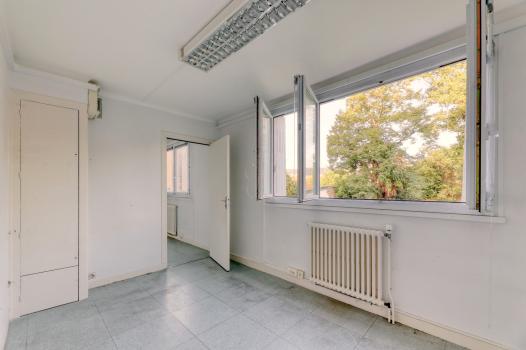 Photo décrivant le bien Locaux à Usage De Bureaux