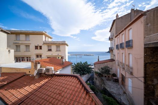 Photo décrivant le bien Immeuble Avec Vue Mer- Centre Ville De Cerbère