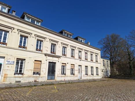 Photo décrivant le bien Au Coeur D' Epernay - Bâtiment à Usage De Bureaux Avec Parc