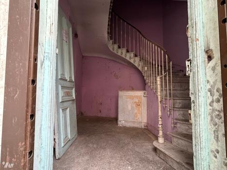 Photo décrivant le bien Nice, Coeur De Ville, Maison Ancienne De 76,87 M² Avec Jardin